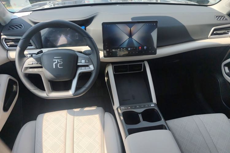 Used BYD Yuan UP 2025 Intelligent Driving Version 401 km Leading Edition