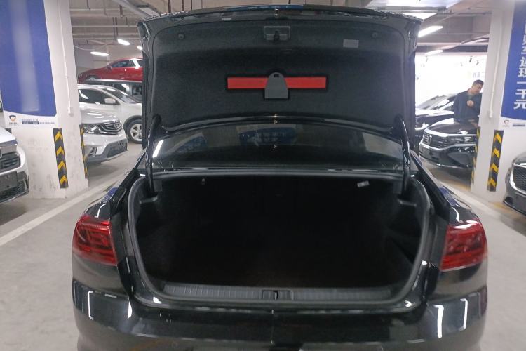 Used Volkswagen Magotan 2023 2 Million Units Limited Edition 330TSI DSG Leading Version Trunk