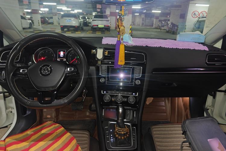 Used Volkswagen Golf 2014 1.4TSI Luxury Travel Edition Center Console