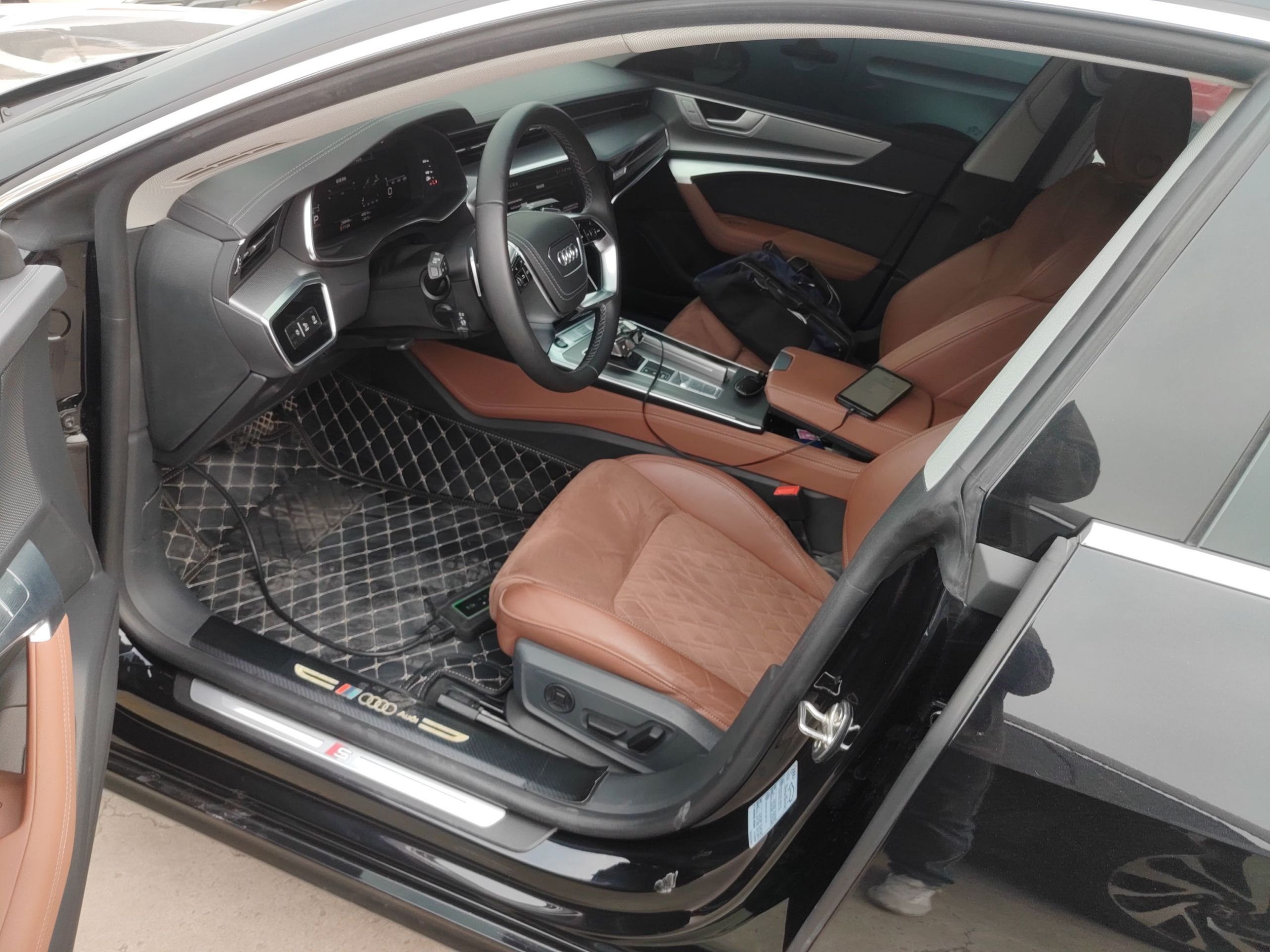 Переднее сиденье в автомобиле