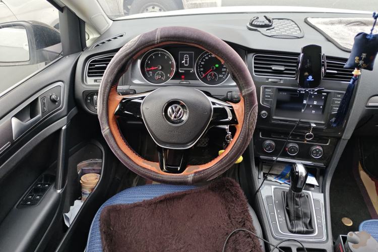 Used Volkswagen Golf 2017 1.6L Automatic Comfort Million-Vehicle Anniversary Edition
