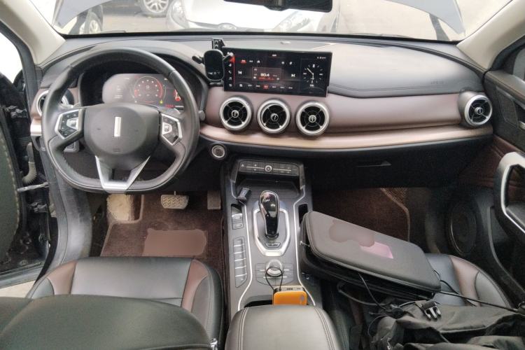 Used Wey VV5 2020 1.5T Two-Wheel Drive Smart Pioneer Center Console