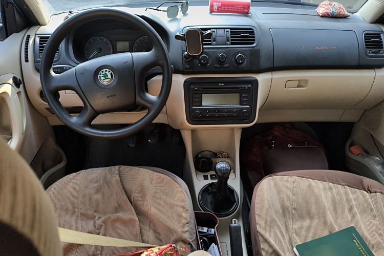 Used Skoda Fabia 2011 1.4L Manual Crystal Edition Center Console