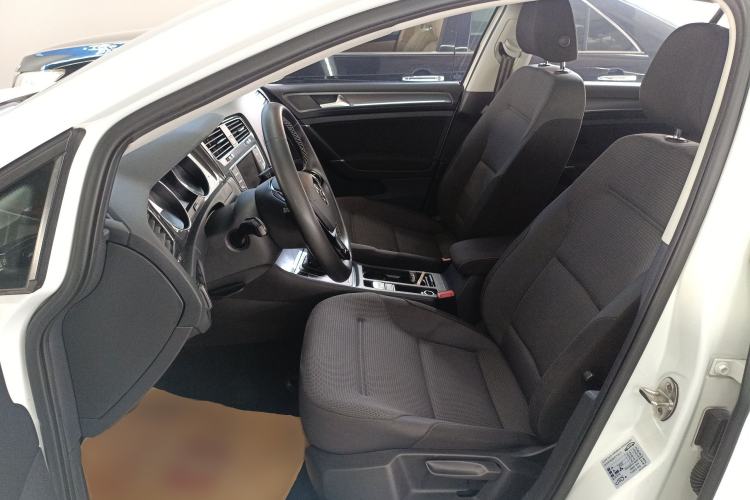 Used Volkswagen Golf 2017 1.6L Automatic Comfort Million-Vehicle Anniversary Edition Left Front Seat