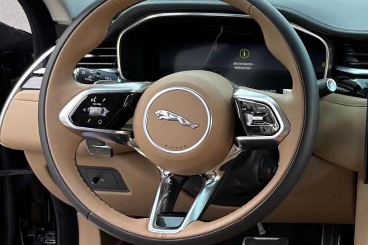 Used Jaguar XFL 2025 Model—2.0T P250, Two-Wheel Drive, Premium Luxury Edition