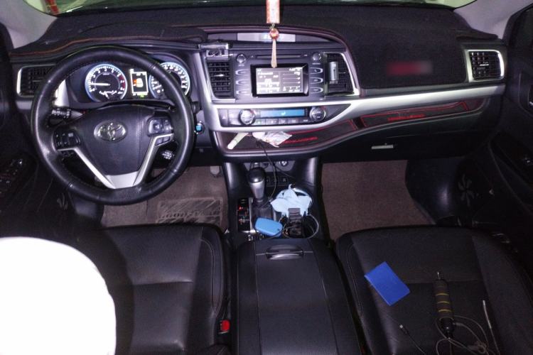 Used Toyota Highlander 2018 2.0T Four-Wheel Drive Luxury Edition 7 Seats China V Emission Standard Center Console