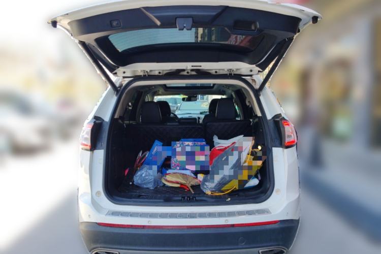 Used Ford Edge 2015 2.0T GTDi Two-Wheel-Drive High-Line Version
