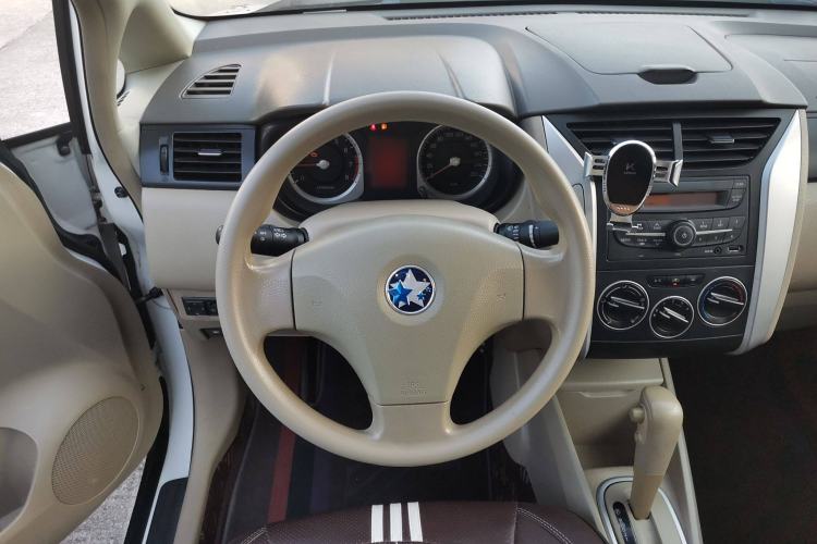 Used Venucia D50 2013 1.6L Automatic Fashion Edition
