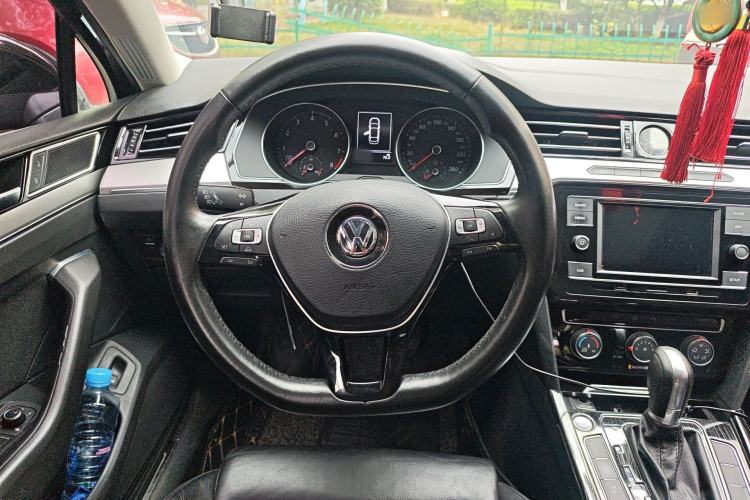 Used Volkswagen Magotan 2017 330TSI DSG Leading Model
