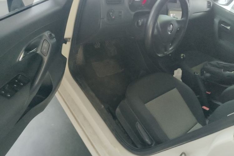 Used Volkswagen Polo 2016 1.4L Manual Fashion Model Driver Seat