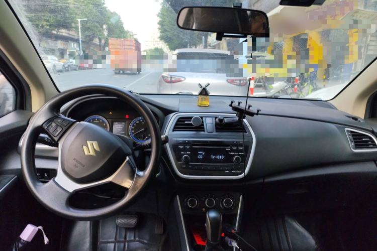 Used Suzuki S-Cross 2014 1.6L CVT Two-Wheel Drive Entry Model Center Console