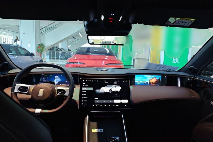 Used Avatr 11 2025 Year Updated Max Extended-Range Version Center Console