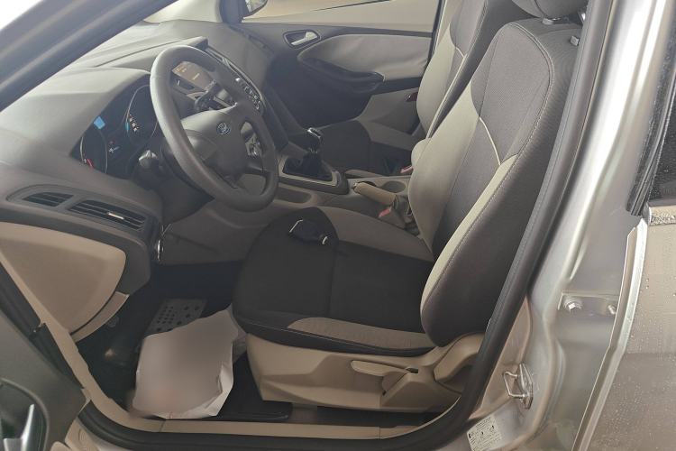 Used Ford Focus 2012 Sedan 1.6L Manual Comfort Model
