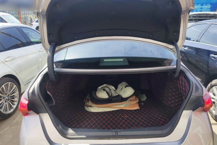 Used Toyota Avalon 2019 2.5L Ambition Version China VI Standard Trunk