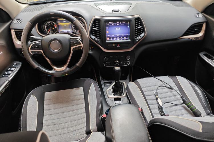 Used Jeep Cherokee 2016 2.0L Superior Edition