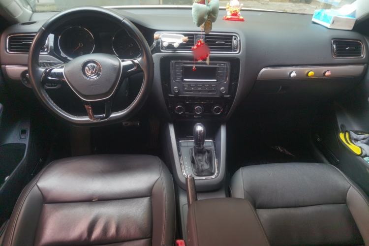 Used Volkswagen Sagitar 2015 230TSI Automatic Comfort Version
