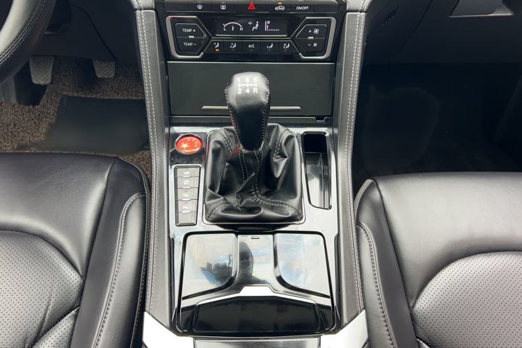 Used Zotye Domy X7 2017 1.8T Manual Luxury Model
