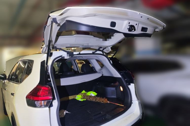 Used Nissan X-Trail 2017 2.0L CVT Comfort Edition 2WD Trunk