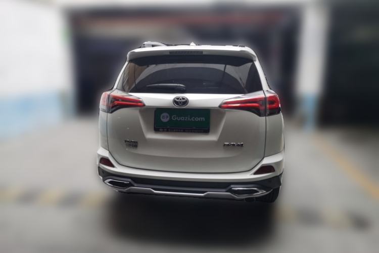 Used Toyota RAV4 2019 2.0L CVT Two-Wheel Drive Luxury Version China VI Standard Rear