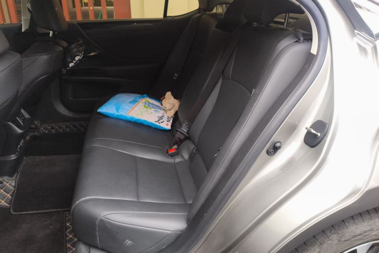 Used Lexus ES 2023 200 Excellence Edition
