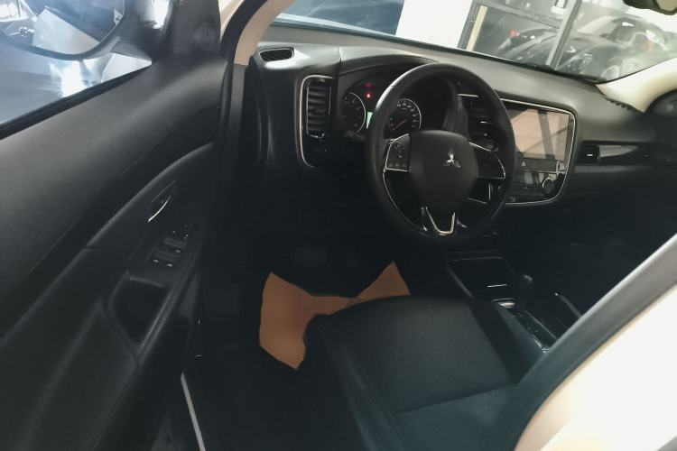 Used Mitsubishi Outlander 2017 2.0L Two-Wheel Drive Glory Edition 5 Seats