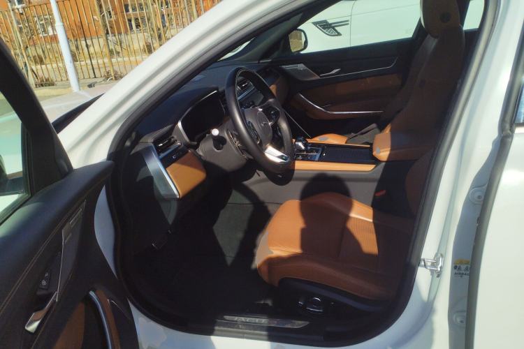 Used Jaguar XFL 2024 2.0T P300 Four-Wheel Drive Flagship Sport Gold Edition Driver Seat