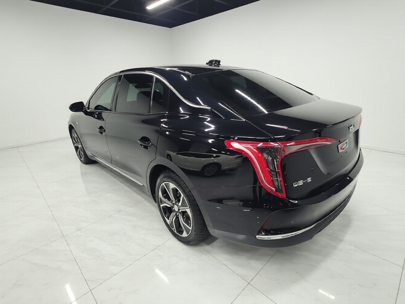 Hongqi E-QM5 2023 Revised Version Basic Travel Edition — снимка 4
