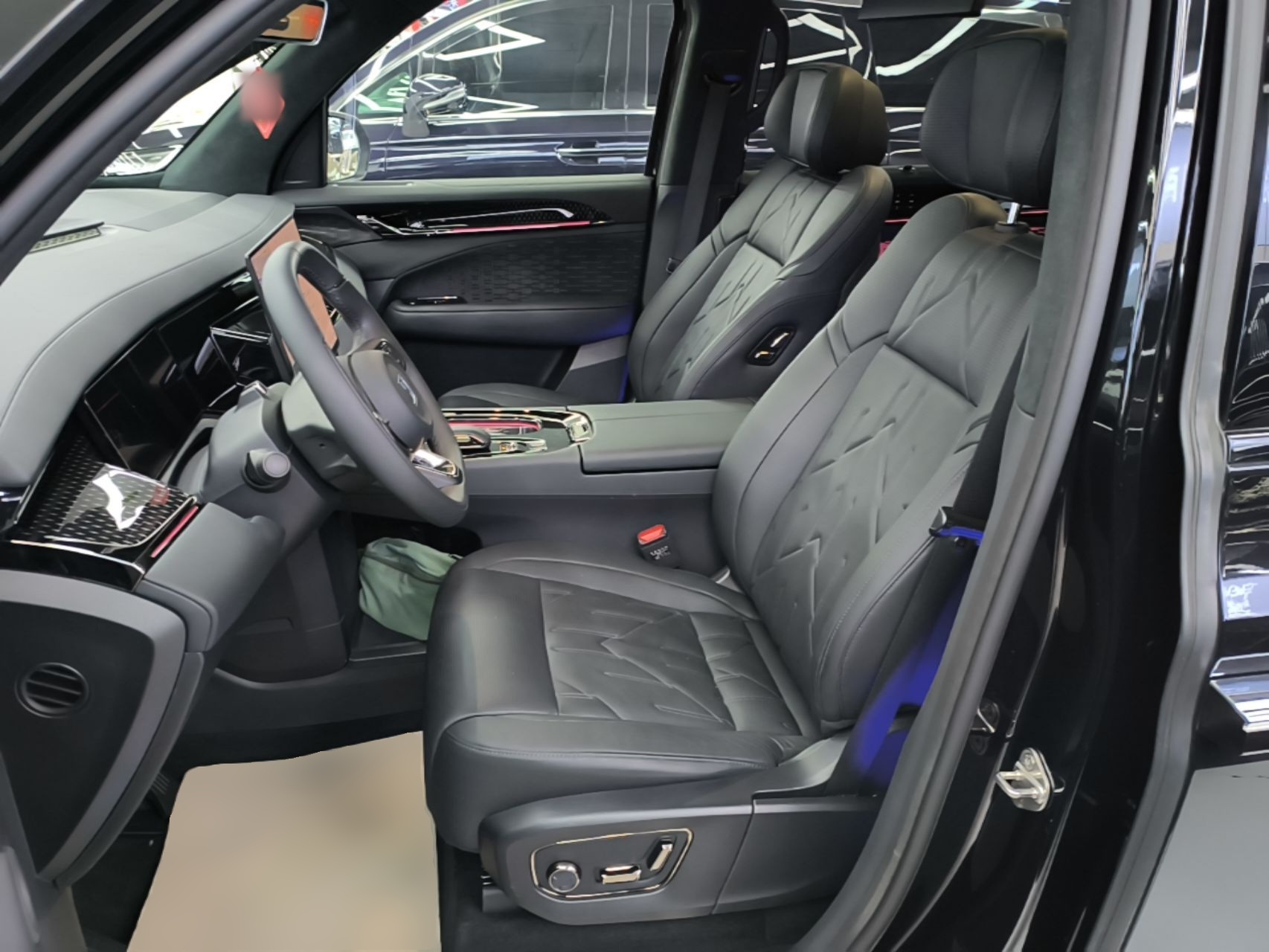Zeekr 009 2024 Six-Seat Executive Version 4WD 108 kWh — снимка 17