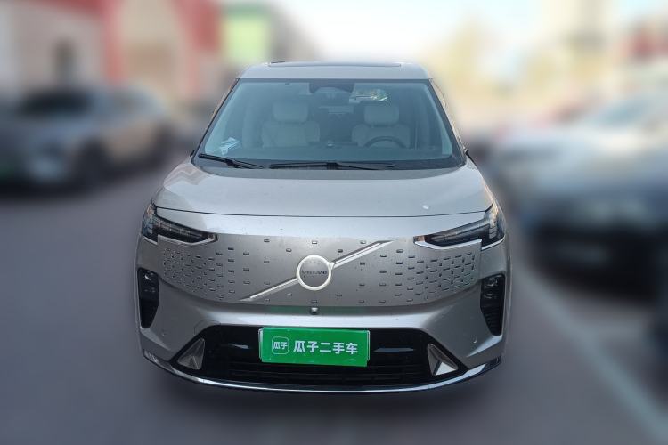 Used Volvo EM90 2025 Ultra Six-Seater Front