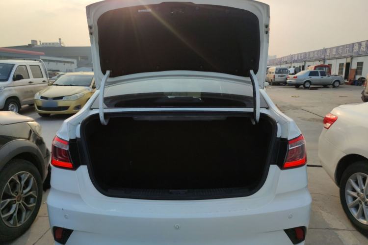 Used CHANGAN Eado DT 2019 1.6L Manual Comfort Model China VI Standard Trunk