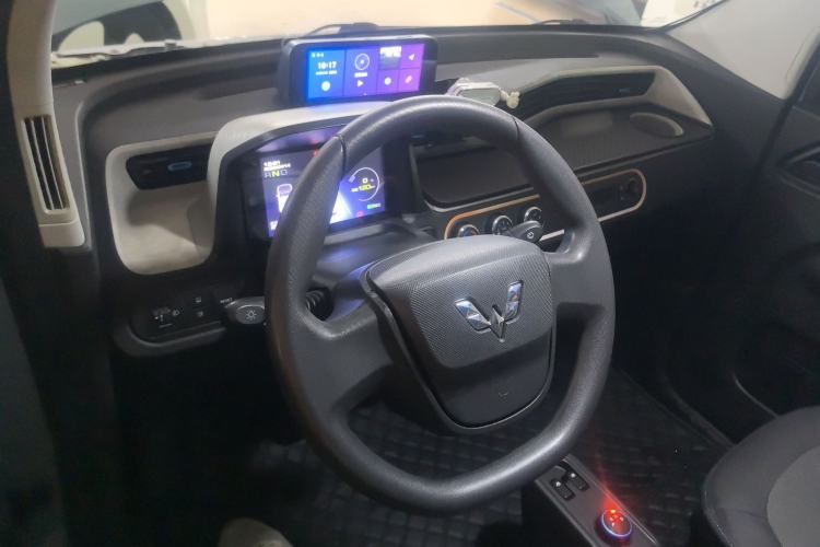 Used Wuling Hongguang MINIEV 2020 Freedom Version Lithium Iron Phosphate Center Console