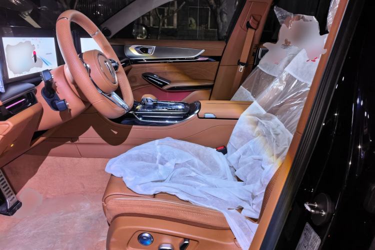 Used Hongqi H9 2025 Model Facelifted 2.0T Two-Wheel Drive Flag-Style Private Enjoyment Fashion Edition, 5 Seats
