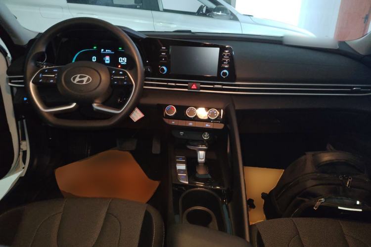 Used Hyundai Elantra 2023 1.5L CVT GLS Leading Edition Center Console