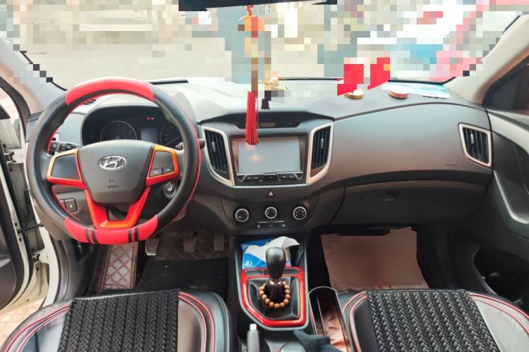 Used Hyundai ix25 2015 1.6L Manual Two-Wheel Drive Fashionable GS Model Center Console