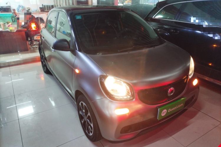 Used smart forfour 2016 1.0L 52 kW Passion Edition Front Right 45 Deg
