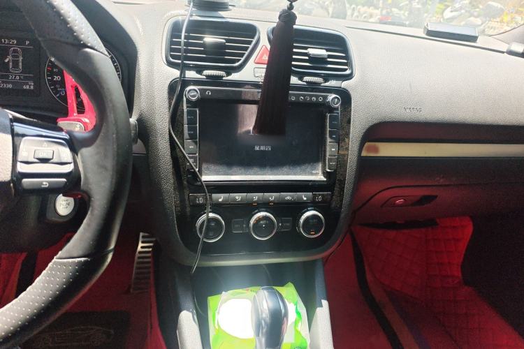 Used Volkswagen Scirocco 2011 R 2.0TSI Audio And AC Panel