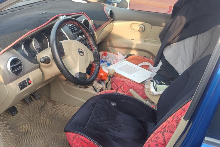 Used Nissan Livina 2010 Jingyue Edition 1.6L Manual All-Around Model Left Front Seat