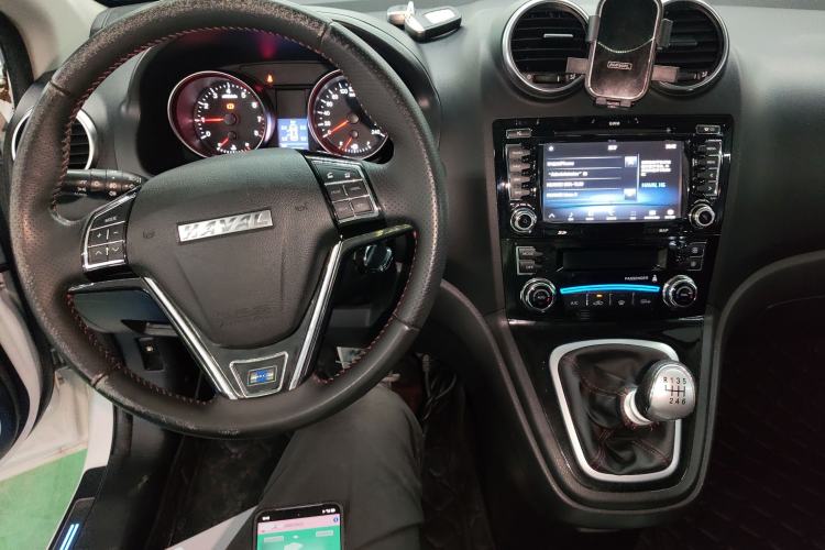 Used Haval H6 2015 Upgraded Model 1.5T Manual Two-Wheel Drive Elite Version Center Console