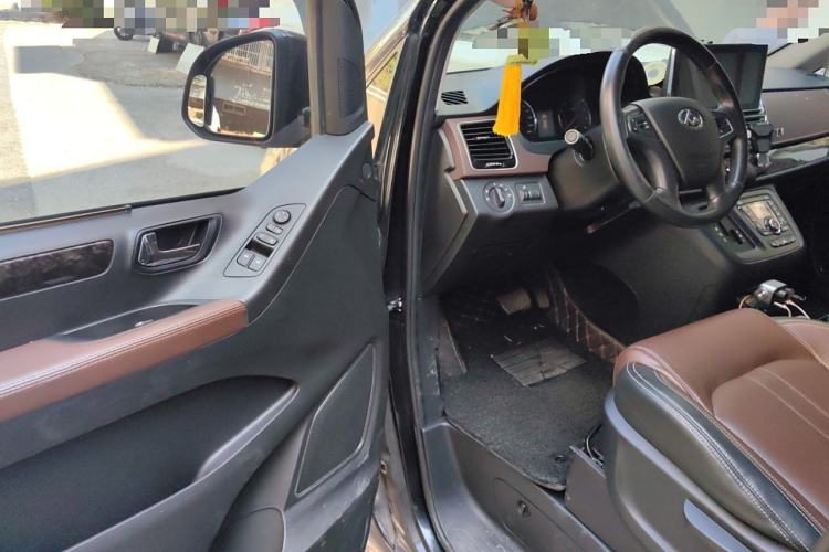 Used SAIC MAXUS G10 2016 2.0T Automatic Luxury Executive Edition Driver Seat