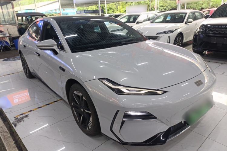 Used Geely Galaxy E8 2024 550 km Range Rear-Wheel-Drive PRO Front Right 45 Deg