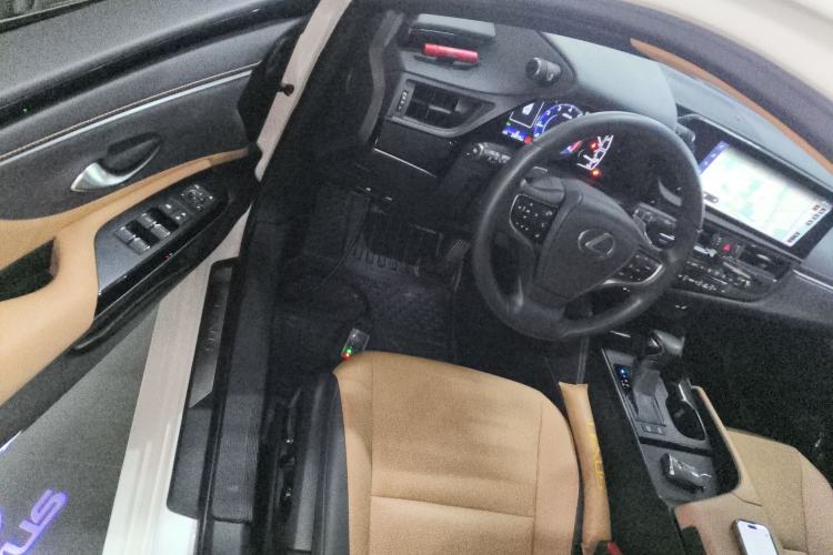 Used Lexus ES 2022 200 Excellence Edition
