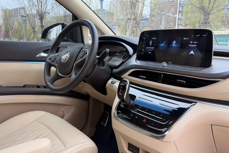 Used Buick GL8 2023 Facelifted Land Cruiser Executive Luxury Version