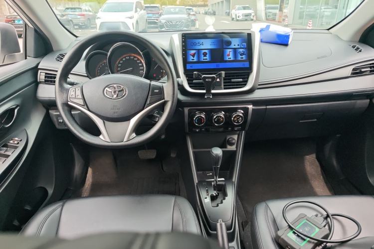 Used Toyota YARiS L Zhi Xuan 2022 1.5L CVT Leading PLUS Edition Center Console