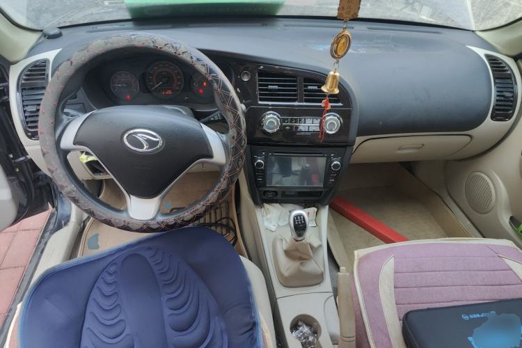 Used Soueast V3 Lingyue 2014 1.5L Manual Entry-Level Version Center Console