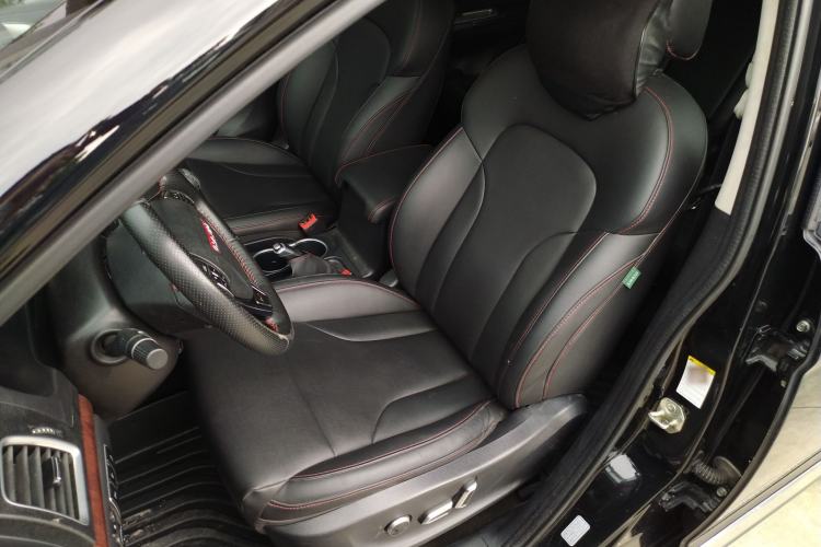 Used Haval H6 2015 Revised Version Sport Edition 1.5T Manual Transmission Two-Wheel Drive Elite Grade
