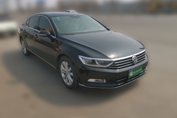 Used Volkswagen Magotan 2017 330TSI DSG Luxury Model Front Right 45 Deg