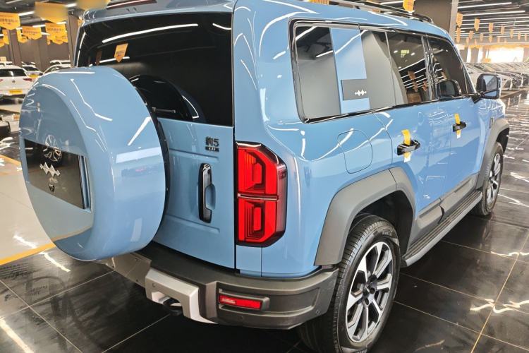 Used Formula Leopard 5 2023 Explore Edition
