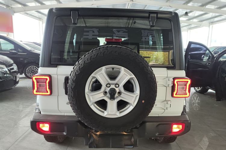 Used Jeep Wrangler 2019 2.0T Sahara Four-Door Version China VI Emission Standard