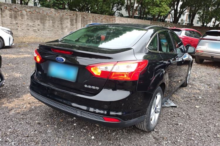 Used Ford Focus 2012 Sedan 1.6L Manual Fashion Edition
