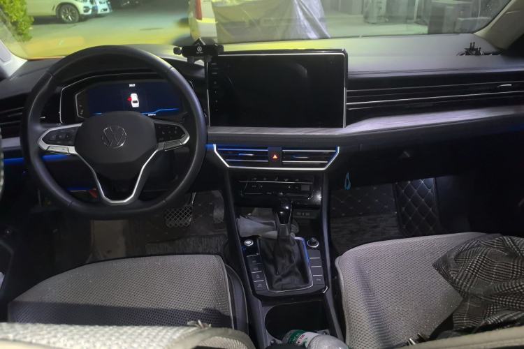 Used Volkswagen Sagitar 2023 300TSI DSG Excellence Edition Center Console